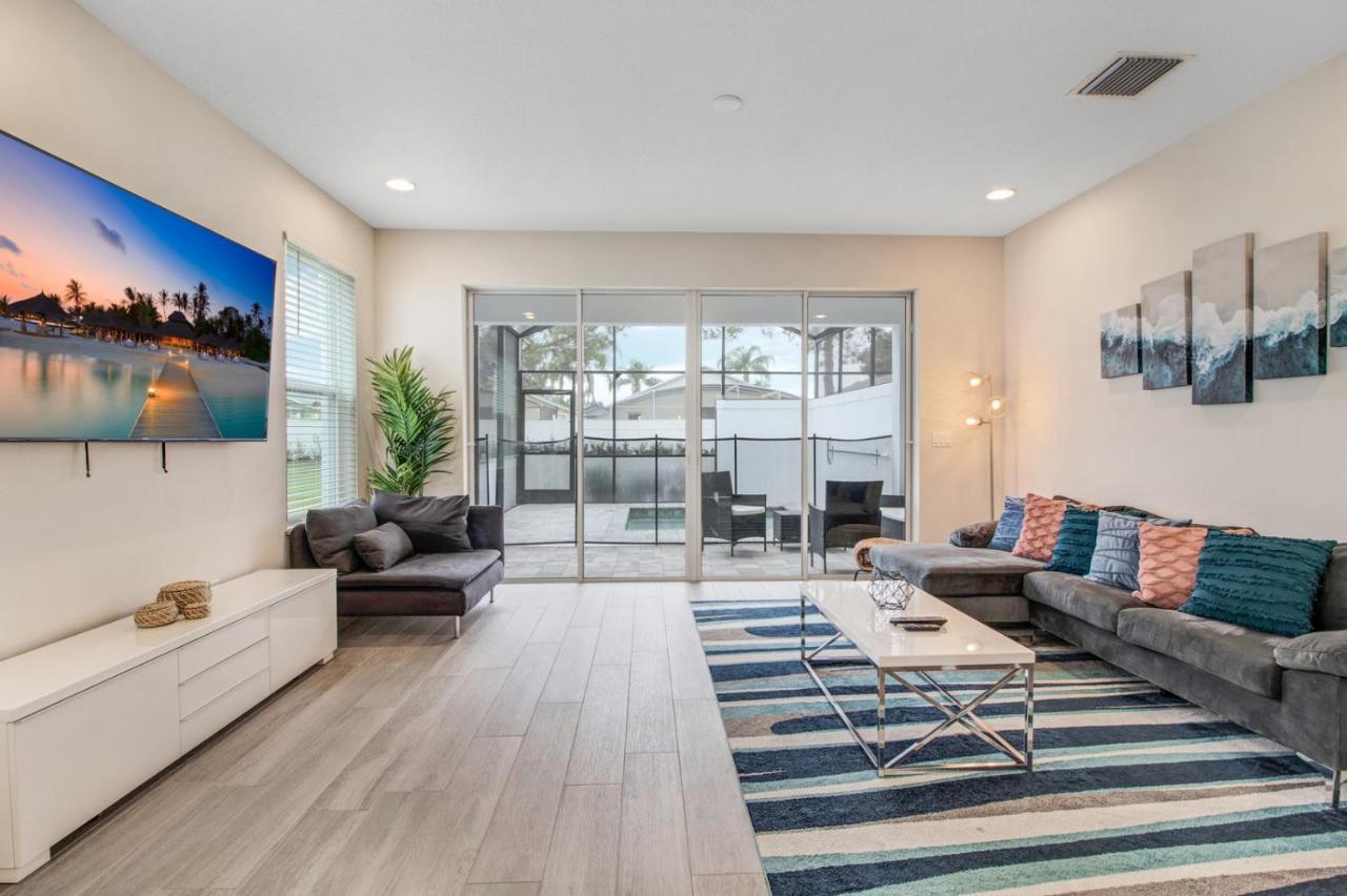 Modern Townhouse Near Disney With Heated Pool オーランド エクステリア 写真