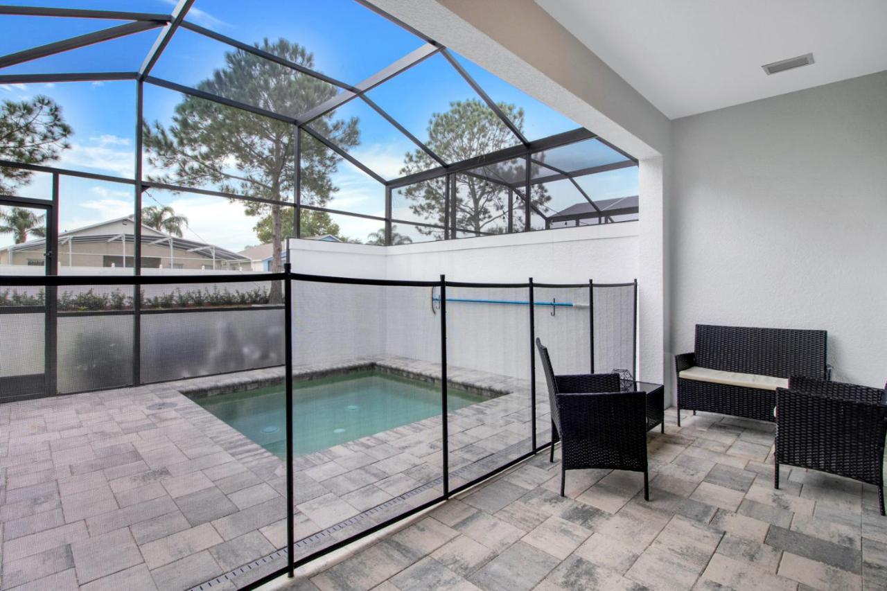 Modern Townhouse Near Disney With Heated Pool オーランド エクステリア 写真