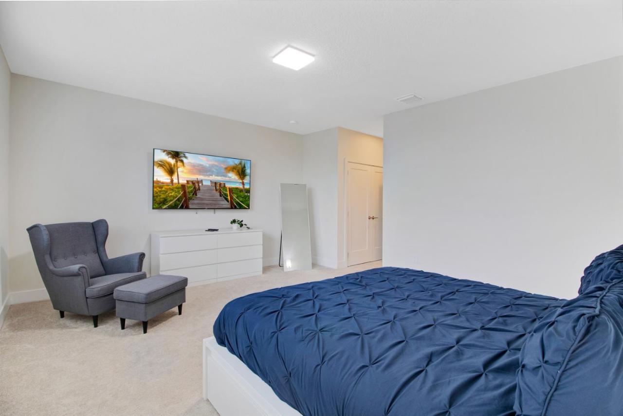 Modern Townhouse Near Disney With Heated Pool オーランド エクステリア 写真