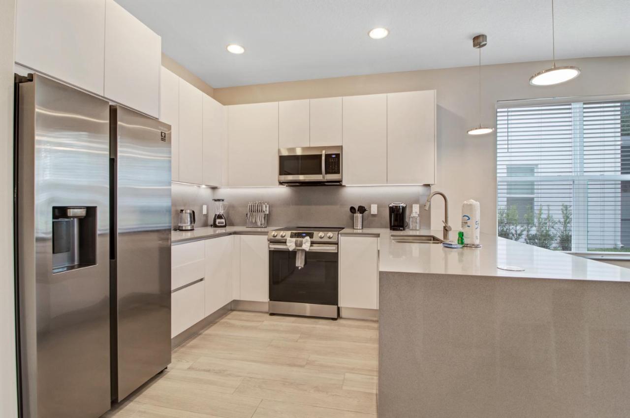 Modern Townhouse Near Disney With Heated Pool オーランド エクステリア 写真