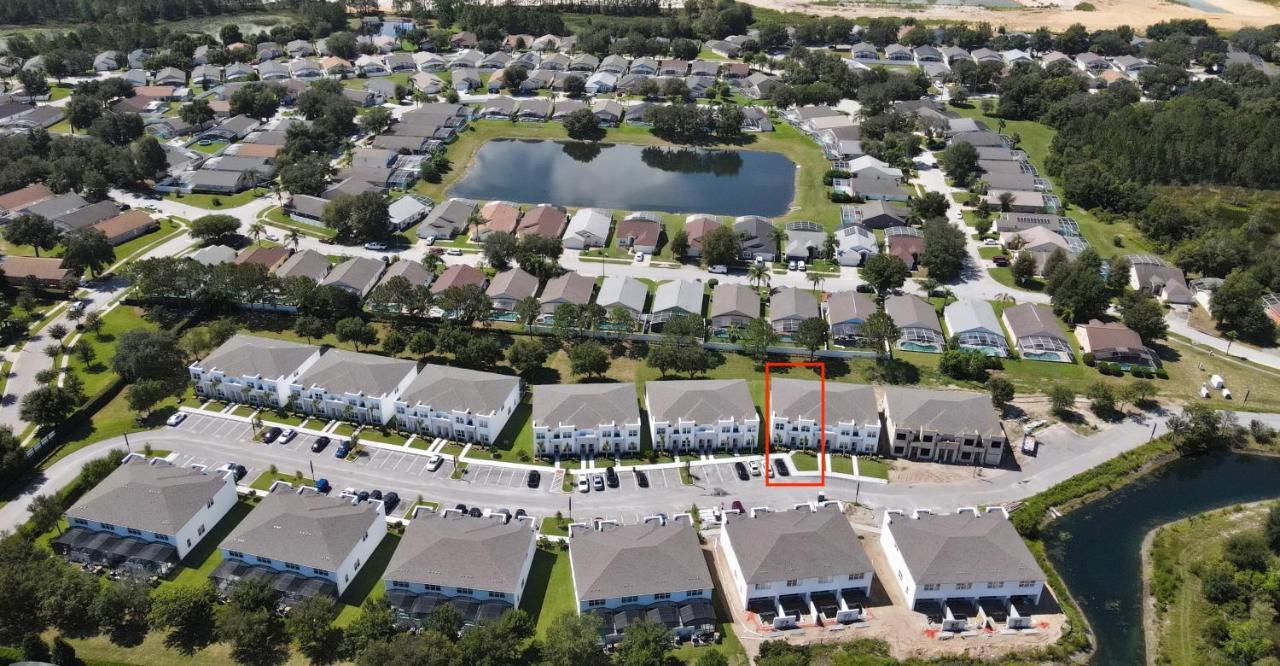 Modern Townhouse Near Disney With Heated Pool オーランド エクステリア 写真