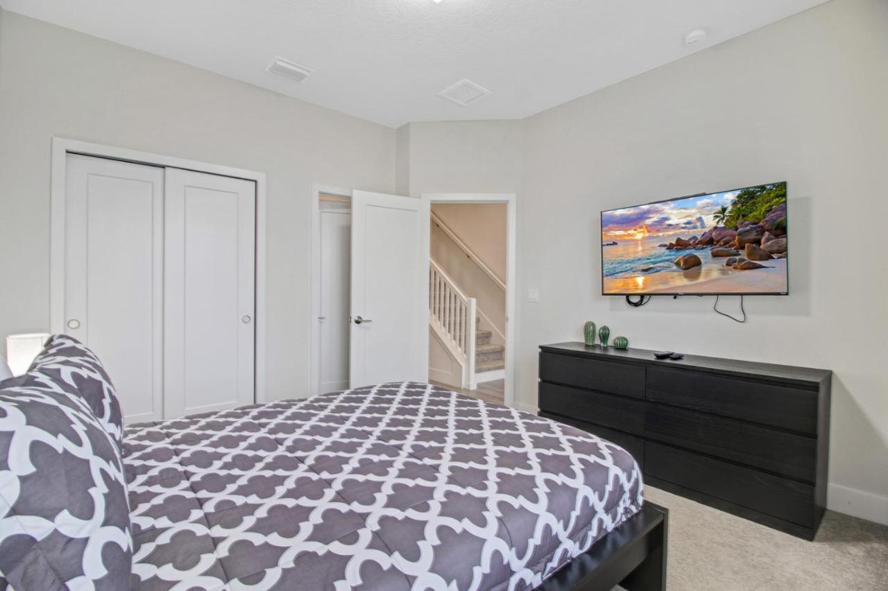 Modern Townhouse Near Disney With Heated Pool オーランド エクステリア 写真